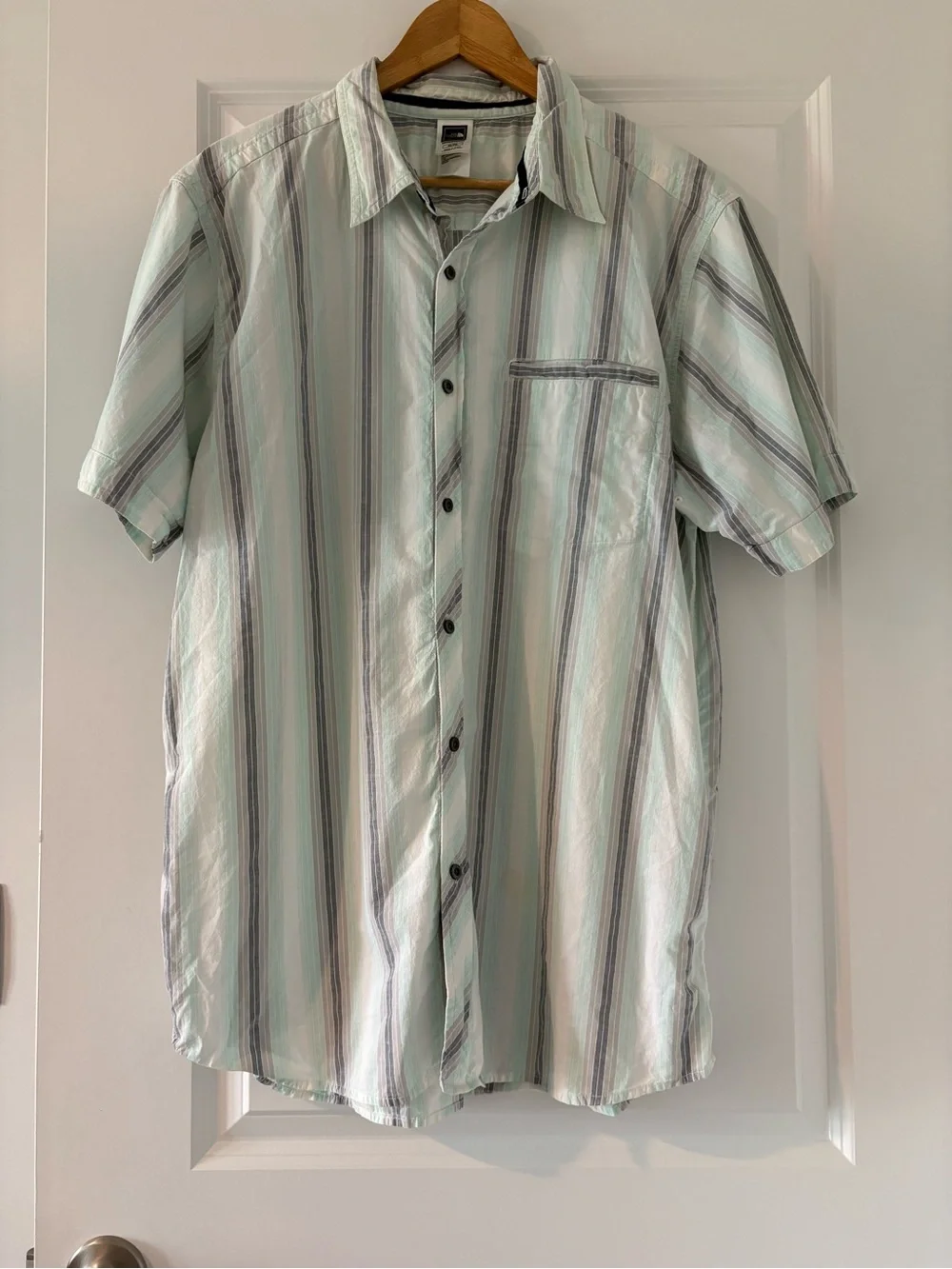 The North Face Men's Lightweight Mint Stripe Button-Up Shirt XL short sleeve